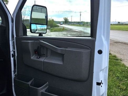 Used 2023 Chevrolet Express 3500 w/ Power Convenience Package RWD image 17