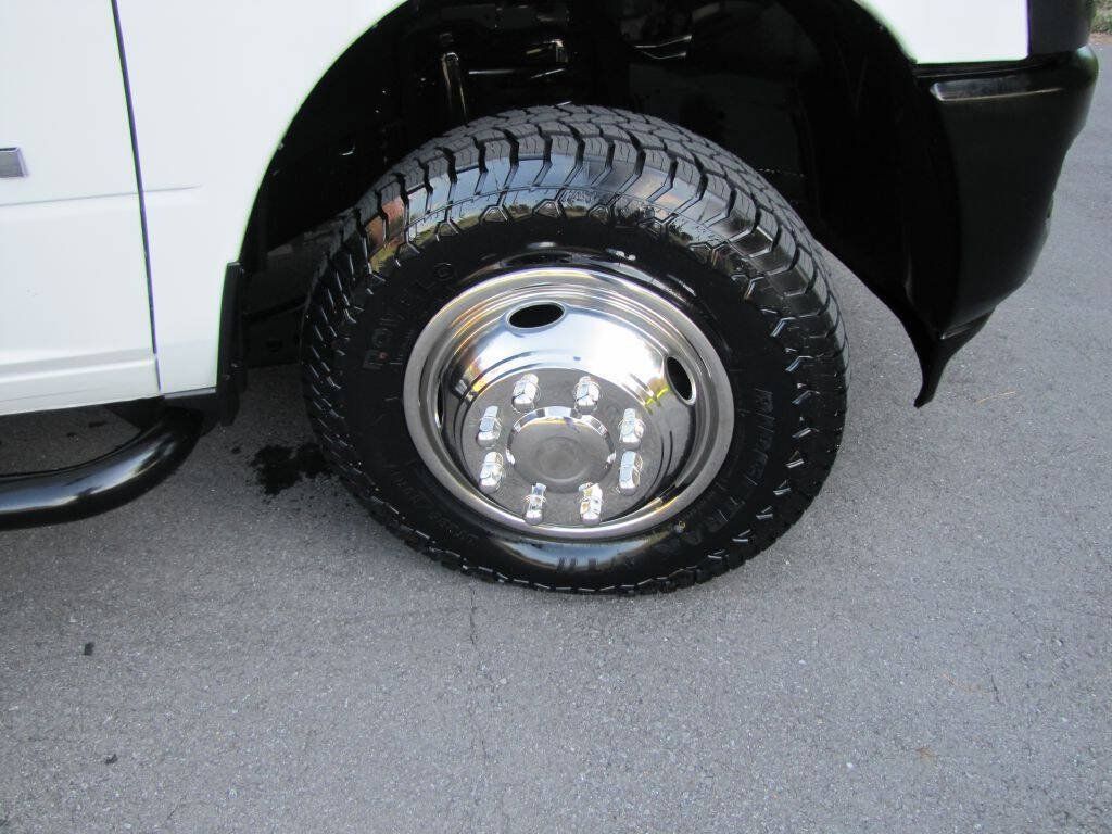 Used 2022 RAM 3500 Tradesman RWD image 17