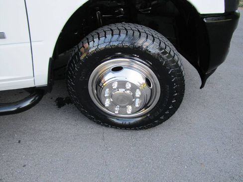 Used 2022 RAM 3500 Tradesman RWD image 17