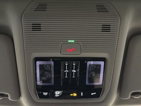 Used 2024 Volkswagen Atlas SEL AWD/4WD image 34