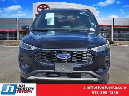 Used 2025 Ford Escape ST-Line image 2