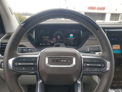 Used 2025 GMC Acadia Denali w/ Super Cruise Package image 18