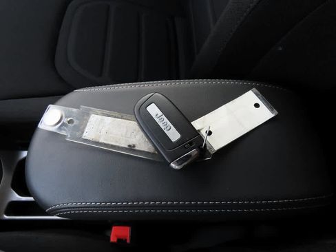 Used 2022 Jeep Renegade Latitude image 27