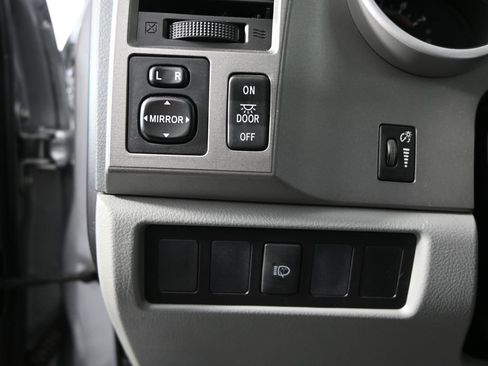 Used 2016 Toyota Sequoia SR5 AWD/4WD image 24