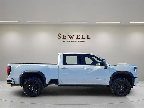 Used 2024 GMC Sierra 2500 AT4 w/ AT4 Preferred Package image 6