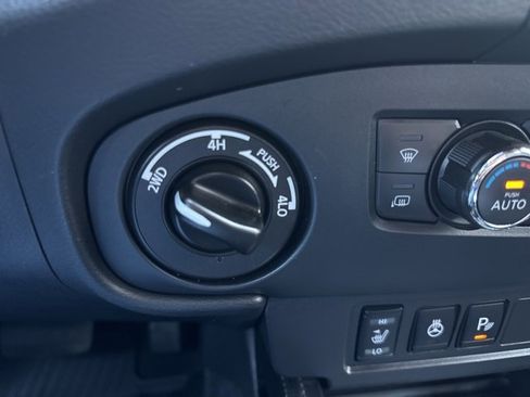 Used 2022 Nissan Frontier PRO-4X w/ Pro-4X Premium Package image 19