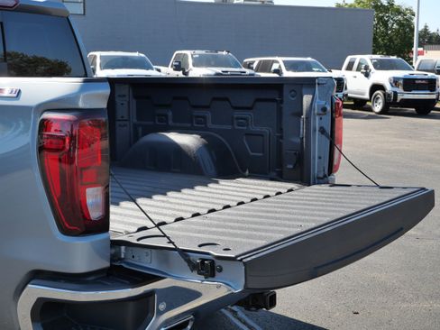 New 2026 GMC Sierra 1500 SLE image 5