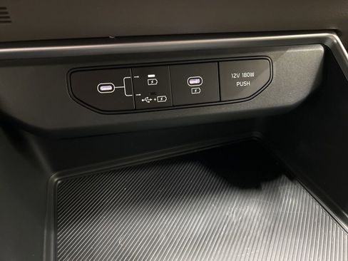 New 2026 Kia Carnival FWD image 23