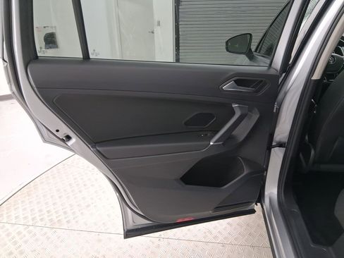 Used 2020 Volkswagen Tiguan SEL image 27