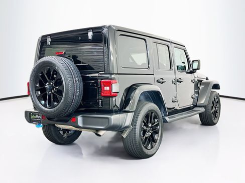 Used 2022 Jeep Wrangler Unlimited Sahara AWD/4WD image 9