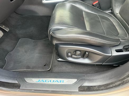 Used 2017 Jaguar F-PACE R-Sport image 36