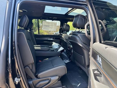 New 2026 Jeep Grand Wagoneer Summit AWD/4WD image 33