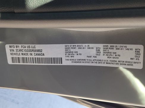 Used 2025 Chrysler Pacifica Limited FWD image 21