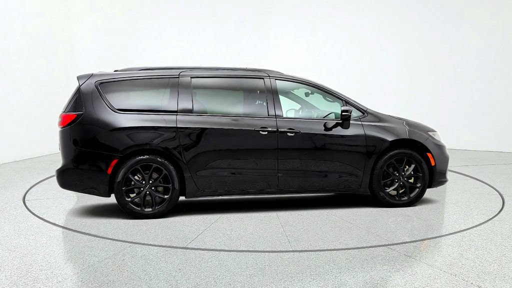 Used 2025 Chrysler Pacifica Limited FWD image 4