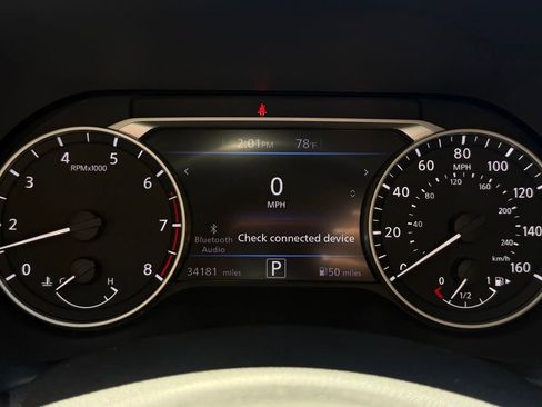 Used 2025 Nissan Sentra SR w/ SR Premium Package FWD image 13