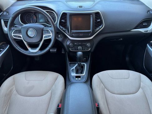 Used 2017 Jeep Cherokee Latitude w/ Comfort/Convenience Group image 22