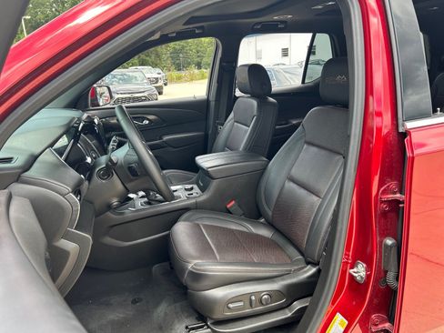 Used 2023 Chevrolet Traverse High Country w/ LPO, 'HIT The Road' Package FWD image 15