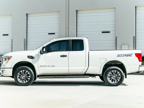Used 2018 Nissan Titan PRO-4X w/ Pro-4x Convenience Package AWD/4WD image 41