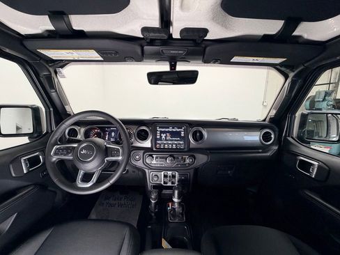 Used 2018 Jeep Wrangler Unlimited Sahara AWD/4WD image 10
