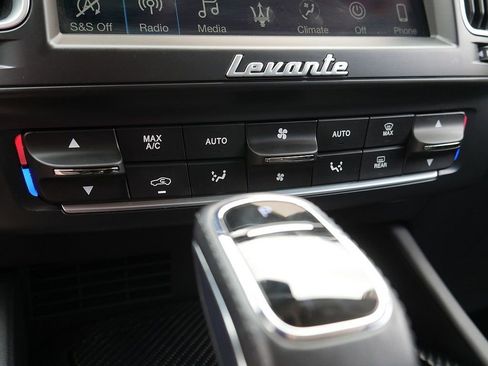 Used 2019 Maserati Levante GranLusso AWD/4WD image 41