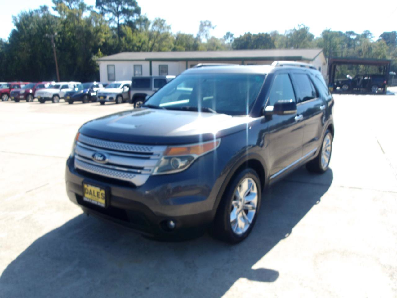 Used 2015 Ford Explorer XLT w/ Equipment Group 202A FWD image 2