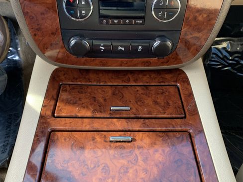 Used 2012 Chevrolet Avalanche LTZ image 28