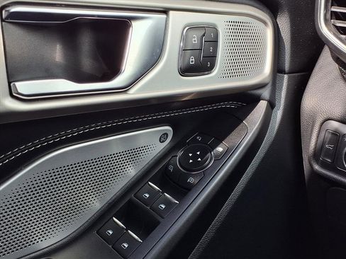 Used 2020 Ford Explorer ST w/ ST Street Pack image 39