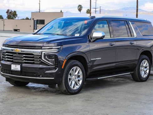 Used 2025 Chevrolet Suburban Premier image 4