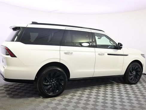 New 2026 Lincoln Navigator Reserve w/ Jet Appearance Package image 7