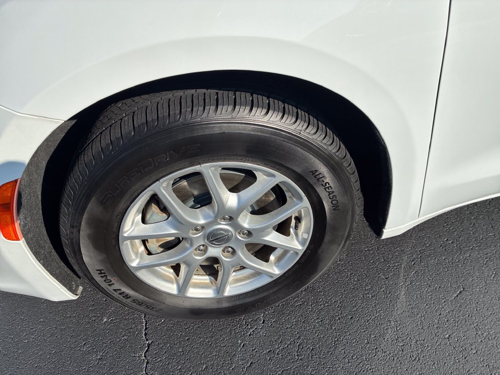 Used 2022 Chrysler Voyager LX FWD image 9