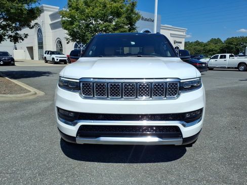 Used 2023 Jeep Grand Wagoneer Series III AWD/4WD image 15