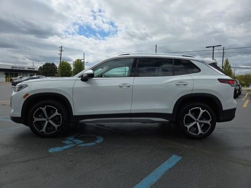 Used 2025 Volkswagen Tiguan SE AWD/4WD image 4
