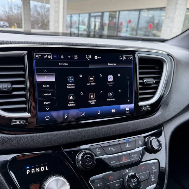 Used 2025 Chrysler Pacifica Select FWD image 26