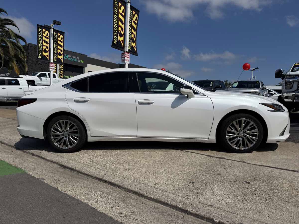 Used 2021 Lexus ES 350 w/ Accessory Package FWD image 7