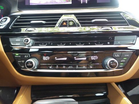 Used 2023 BMW 540i w/ M Sport Package RWD image 54