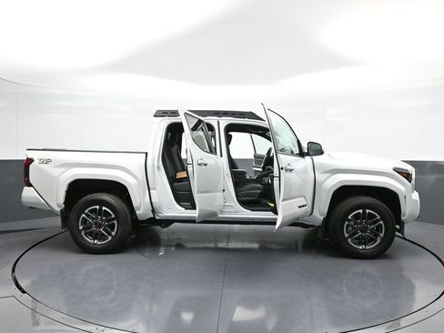 New 2024 Toyota Tacoma TRD Sport w/ TRD Sport Upgrade Package AWD/4WD image 39