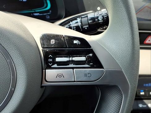 Used 2025 Hyundai Elantra Hybrid FWD image 22