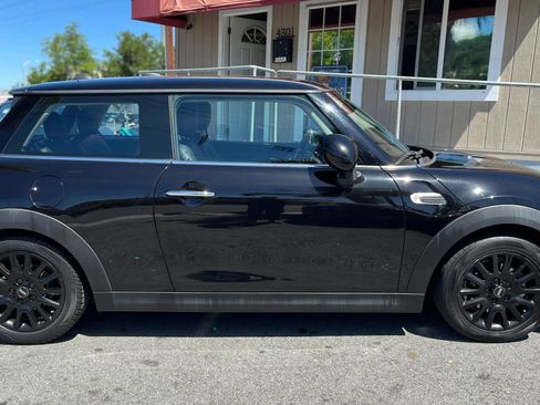 Used 2018 MINI Cooper 2-Door Hardtop FWD image 8