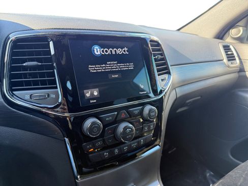 Used 2020 Jeep Grand Cherokee Altitude image 12