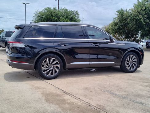 Used 2025 Lincoln Aviator 2WD image 12