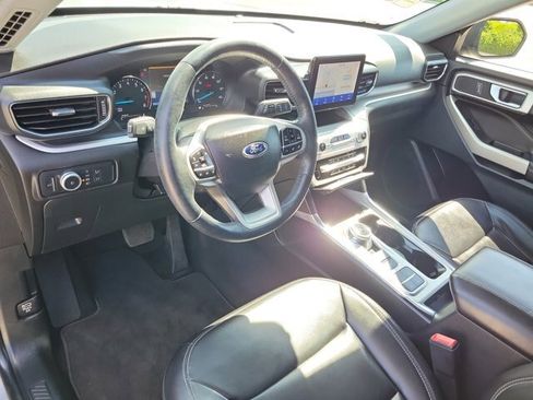 Certified 2022 Ford Explorer XLT w/ Equipment Group 202A RWD image 17