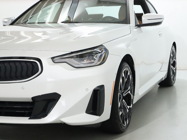 Used 2025 BMW 230i xDrive Coupe w/ Premium Package AWD/4WD image 5