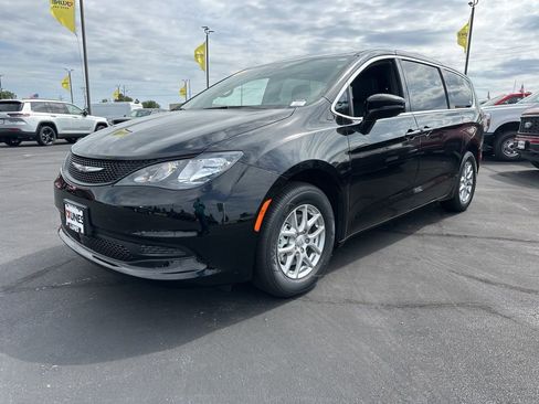 New 2026 Chrysler Voyager LX FWD image 15