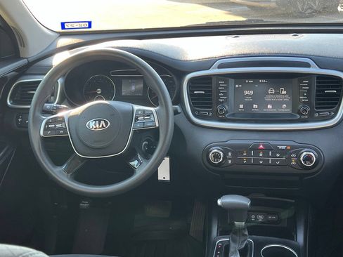 Used 2020 Kia Sorento LX FWD image 21