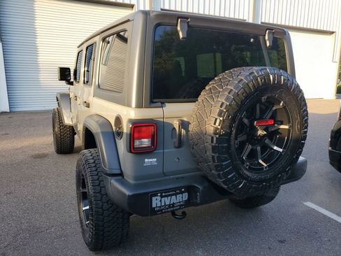 Used 2018 Jeep Wrangler Unlimited Sport S AWD/4WD image 3