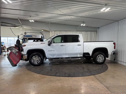 Used 2024 Chevrolet Silverado 3500 LTZ w/ LTZ Convenience Package AWD/4WD image 2