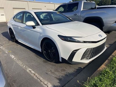 Used 2026 Toyota Camry SE w/ Convenience Package FWD image 1