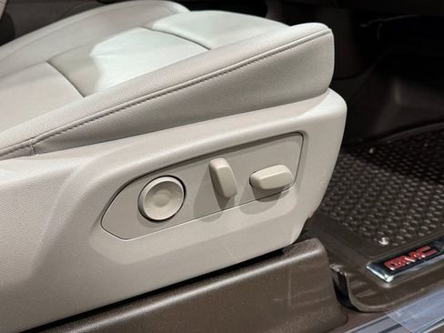 Used 2023 GMC Sierra 1500 SLT w/ SLT Convenience Package image 33