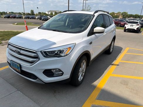 Used 2018 Ford Escape SEL w/ Canadian Touring Package AWD/4WD image 2