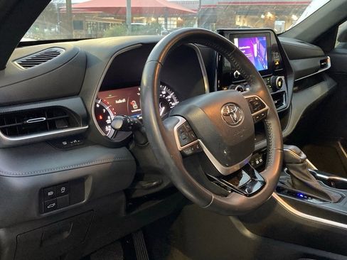 Used 2023 Toyota Highlander XSE image 9